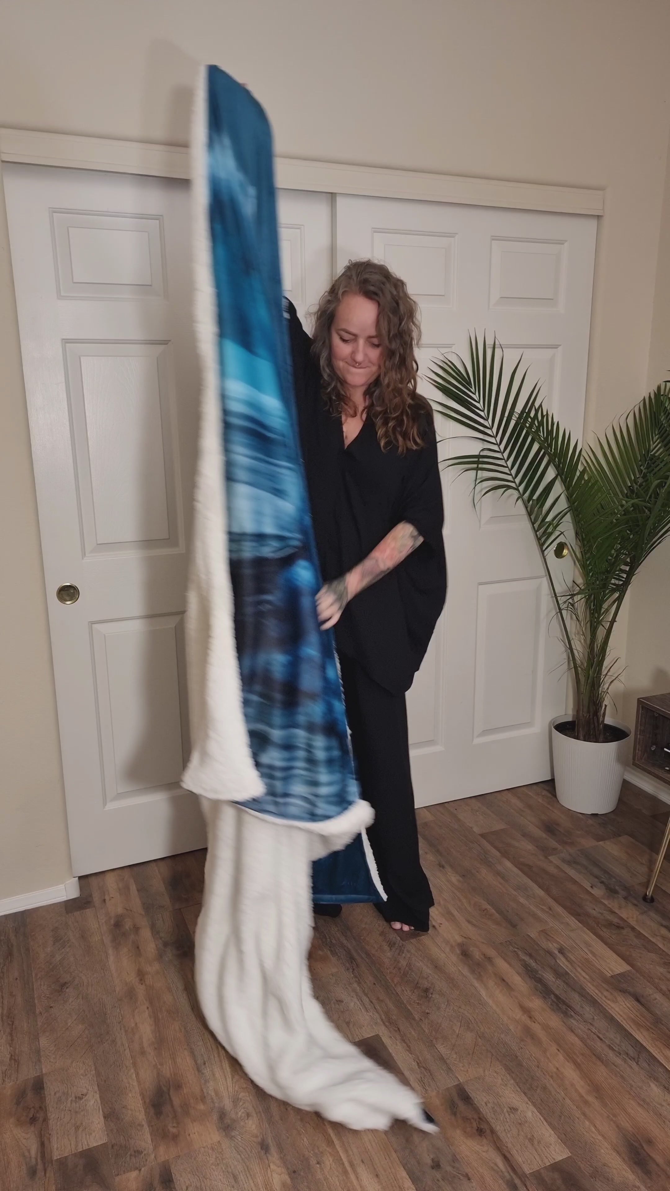 Wave Sherpa Throw Blanket – BeeZenity